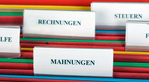 Mahnung schreiben, abheften, warten - viel mehr kann ein Unternehmer erst einmal nicht tun, wenn der Kunde nicht zahlt.