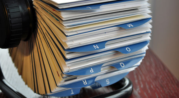 Blättern Sie in Ihrem Adressbuch: Wenn man Referenzen einholen will, zahlt es sich aus, in der Branche gut vernetzt zu sein.