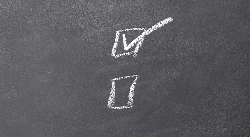 Wieder ein Schritt abgehakt: Eine GmbH-Gründung ist eine aufwendige Angelegenheit. Doch die Rechtsform bietet viele Vorteile.