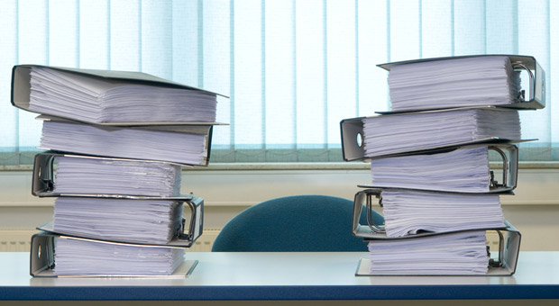 Ersetzendes Scannen hilft, Aktenberge zu vermeiden.