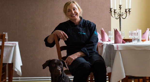 Doris Burneleit eröffnete das erste italienische Restaurant in der DDR. Heute ist ihre Trattoria Paparazzi im Prenzlauer Berg in Berlin eine feste Instanz.