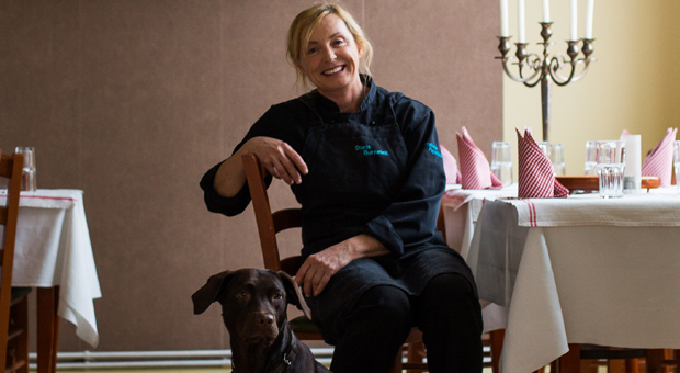 Doris Burneleit eröffnete das erste italienische Restaurant in der DDR. Heute ist ihre Trattoria Paparazzi im Prenzlauer Berg in Berlin eine feste Instanz.