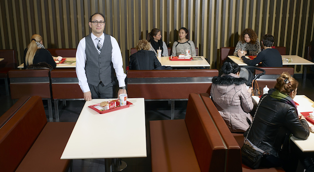 Oliver Mix in einer seiner McDonald's-Filialen in Berlin