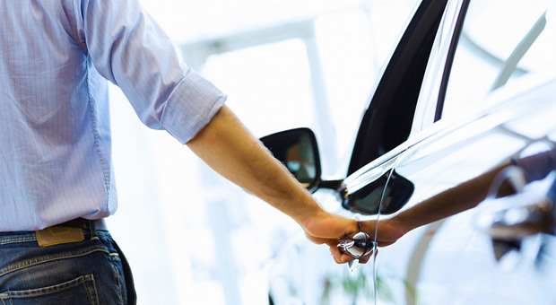 Überlassung von Dienstwagen: Hat der Arbeitnehmer "sein" Fahrzeug einmal liebgewonnen, sind Streitigkeiten vorprogrammiert.