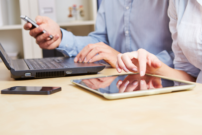 Facebook, Twitter & Co.: Wann bleibt noch Zeit für die Arbeit?