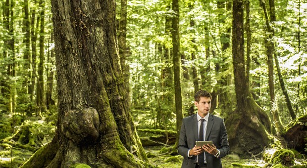 Ein Job, der Geld bringt oder lieber eine Aufgabe mit sozialer Verantwortung? Die Generation "Y" versucht, die einstigen Gegensätze zu vereinen.