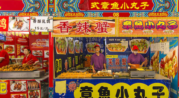 Wer in China Geschäfte machen will, sollte sich vorher mit dem Business-Knigge beschäftigen.