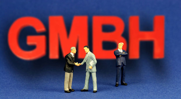 Eine GmbH gründen - aber welche? Kein-Mann-GmbH, gemeinnützige GmbH, GmbH & Co. KG und Mini-GmbH sind vier Sonderformen.