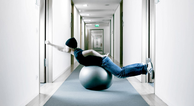 Hauptsache Spaß bei der Arbeit: Gerade Hochqualifizierte kann man eher durch eine tolle Atmosphäre an sich binden als durch ein hohes Gehalt.