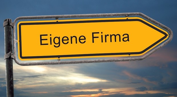 Wer ein eigenes Unternehmen gründet, muss viele Entscheidungen treffen. Zum Beispiel auch die nach der Rechtsform:  GmbH oder UG?