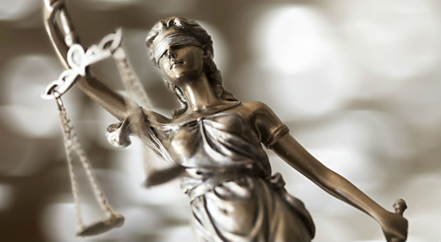 Ist bei einer Kündigung eine Benachteiligung wegen des Alters zu vermuten, ist diese laut einem aktuellen Urteil des Bundesarbeitsgerichts unwirksam.