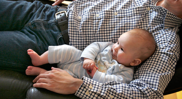 Für Eltern und Arbeitgeber sind mit dem Elterngeld Plus am 1. Juli wichtige Gesetzesänderungen in Kraft.