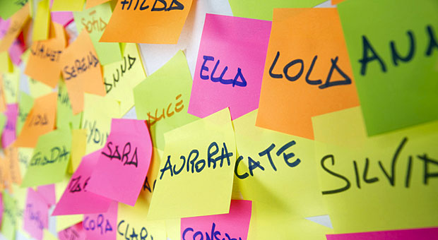 Mit unseren Tipps klappt's auch ohne Spickzettel: Wer sich Namen schneller und einfacher merken will, braucht nur die richtige Technik.