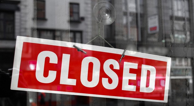Einfach ein Schild an die Tür hängen? So leicht ist eine Firmenschließung leider nicht.
