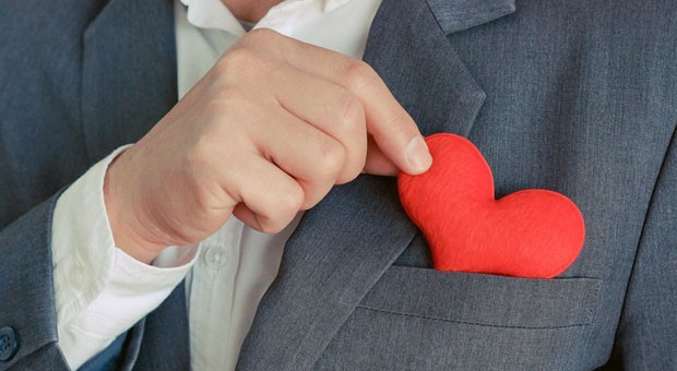 Sie sind mit den Leistungen Ihres Mitarbeiters zufrieden? Dann sagen Sie ihm das im Jahresgespräch mit klaren Worten. Ebenso unmissverständlich sollte auch Ihre Kritik ausfallen.