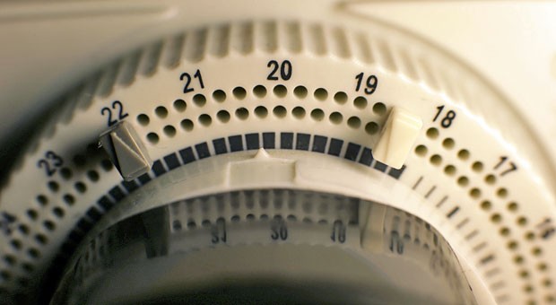 Lastmanagement mit kleinen Mitteln: Zeitschaltuhren können dabei helfen, Lastspitzen zu vermeiden und damit Stromkosten zu senken.