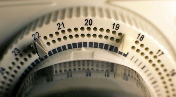 Lastmanagement mit kleinen Mitteln: Zeitschaltuhren können dabei helfen, Lastspitzen zu vermeiden und damit Stromkosten zu senken.