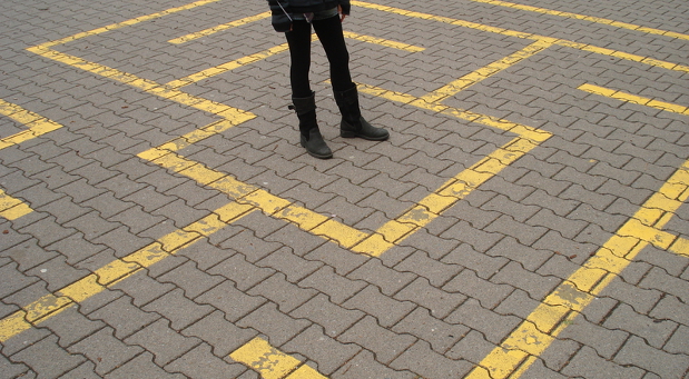 Sind Kundenanfragen sehr unkonkret, sollten Unternehmer sich die Zeit nehmen zu helfen. Als Experten können sie leicht einen Weg aus dem Labyrinth der Möglichkeiten finden und dem Kunden ein geeignetes Produkt empfehlen.