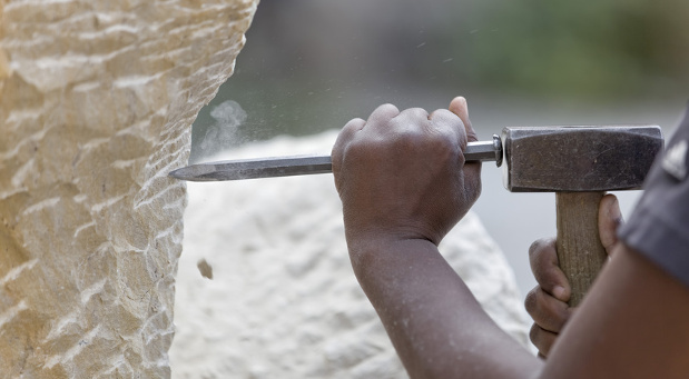 Hartnäckigkeit bei der Akquise lohnt sich, findet Vanessa Weber: "Als Unternehmer muss man wie ein Steinmetz arbeiten. Man muss dran bleiben, auch wenn man kein direktes Ergebnis sieht."