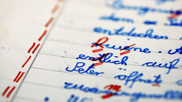 Mehr als ein Viertel der Arbeitnehmer hat schon einmal erlebt, dass ihr Chef die eigene Schuld auf seine Mitarbeiter schiebt. Gute Fehlerkommunikation sieht anders aus.