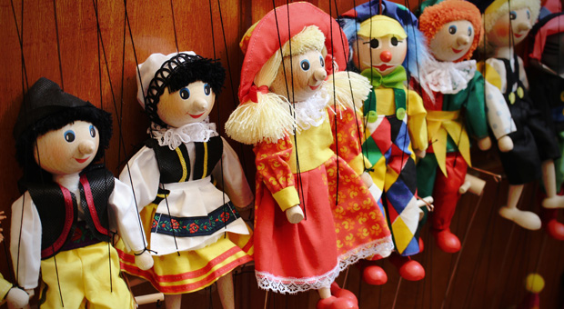 Sind Ihre Mitarbeiter Marionetten oder pflegen Sie eher einer demokratischen Stil? Das Konzept der Emotionalen Führung nach Daniel Goleman kennt sechs verschiedene Führungsstile.