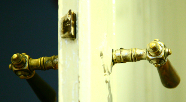 Stress oder ein entspannter Arbeitstag: Was wartet wohl heute hinter der Bürotür?