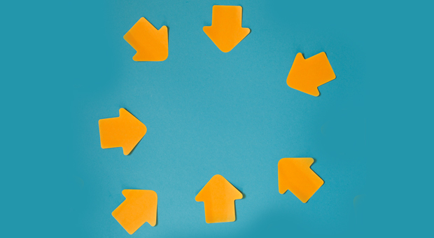 Da geht's lang: Bei der Leadgenerierung auf Messen dürfen auf den Bedarf des Interessenten zugeschnittene Informationen nicht fehlen.