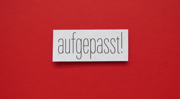 Einbruchschutz heißt, es den Einbrechern so schwer wie möglich zu machen. Konkrete Maßnahmen sind Türen verriegeln, Fenster schließen und am besten noch eine Videokamera installieren.