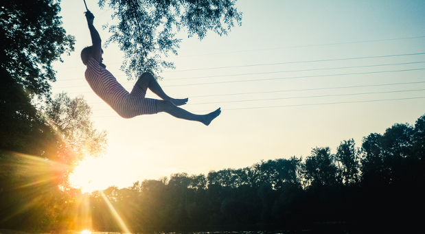 Gewusst wie: Wer von einer Liane zur anderen möchte, muss eine Technik haben. Sven Franzen und sein Freund haben sich eine überlegt.