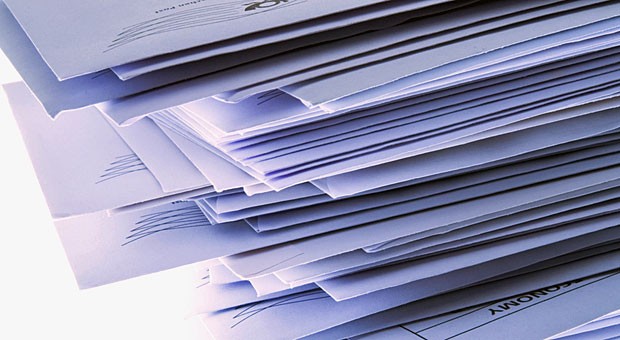 Bevor Sie die Geschäftsbriefe in den Umschlag stecken, sollten Sie kontrollieren, ob alle Pflichtangaben aufgeführt sind.