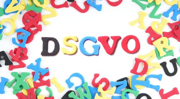 Bei der Datenschutzerklärung kommt es auf jedes Wort an - sonst drohen mit der DSGVO Bußgelder und Abmahnungen.