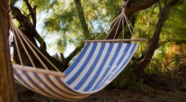 Endlich frei! Auch wenn es nicht jedem so vorkommen mag: Deutschlands Arbeitnehmer dürfen so viel faulenzen wie sonst kaum jemand. Laut einer Studie zu ihren Urlaubstagen können Angestellte jedes Jahr 29 Arbeitstage freinehmen.