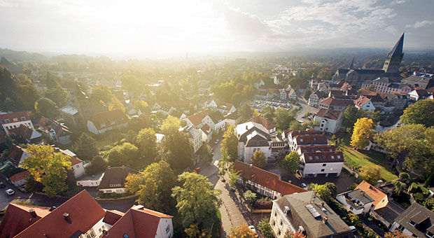 "Die Leute denken: Ohje, die sitzen in Hintertupfingen, da will ich nicht hin." Deshalb müssen sich kleine Firmen müssen  im "War for Talents" etwas einfallen lassen.
