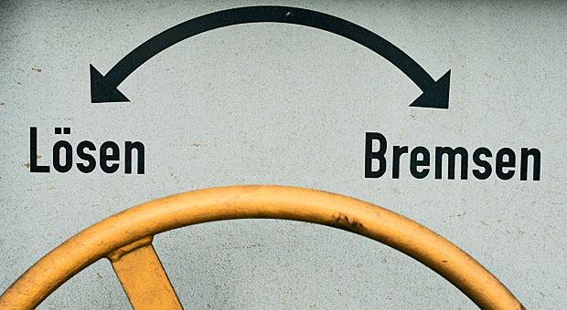 Runter von der Bremse! Wer die Angst vorm Verkaufen überwindet, macht mehr Umsatz und hat mehr Spaß an der Arbeit.