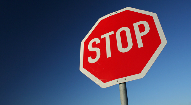 "Stop, ich lasse Sie nicht gehen!" - Ganz so drastisch sollte das Bleibegespräch nicht geführt werden. Aber Klartext-Reden ist trotzdem Pflicht.