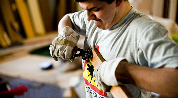 Mit vollem Einsatz bei der Arbeit: Wenn Sie es schaffen, Azubis gut zu integrieren, haben Sie einen motivierten Mitarbeiter mehr, der bereit ist anzupacken und zu lernen.