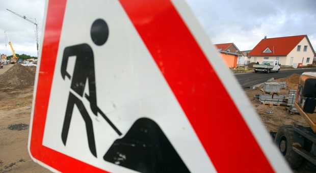 Stopp auf der Baustelle: Wenn die Baufirma Pleite geht, muss der Insolvenzverwalter erst den Weiterbau erlauben.