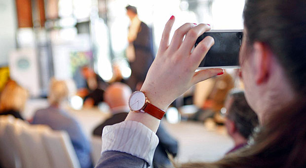 Immer nah dran am Geschehen und Fotos für Facebook machen: Das ist das beste Rezept, wenn einem mal wieder die Social-Media-Ideen fehlen.