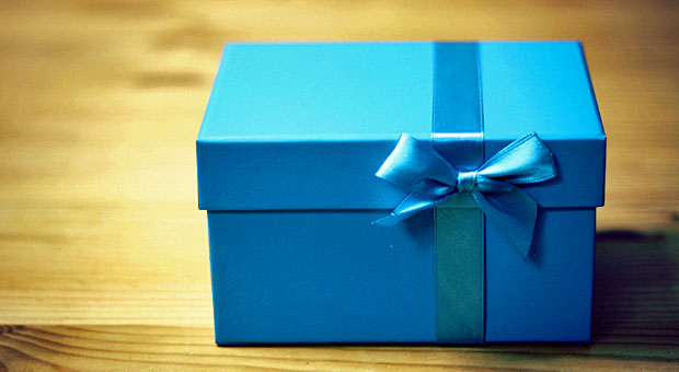 So liebevoll verpacken müssen Sie Ihre Werbeartikel zwar nicht. Dennoch gilt: Bei der Übergabe sollte deutlich werden, dass das Geschenk etwas Wertiges ist.