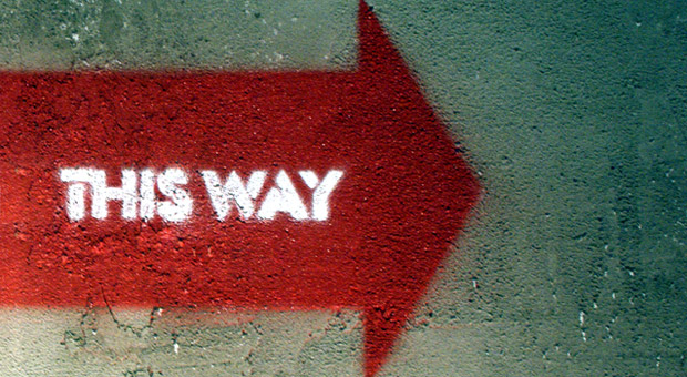 Da geht's lang: Einfache Regeln funktionieren deshalb so gut, weil sie eine klare Orientierung vorgeben, ohne zu enge Vorgaben zu machen, sagt der renommierte Wirtschaftswissenschaftler Donald Sull.