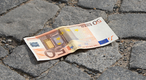 Das Geld liegt selten auf der Straße. Freiberufler müssen es sich hart verdienen, umso ärgerlicher, wenn durch Fehler bei Honorverhandlungen der Umsatz nicht wächst.