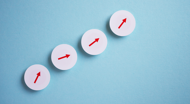 Schritt für Schritt: Selbstständige brauchen für ihre Honorarverhandlung auf jeden Fall eine langfristige Strategie.