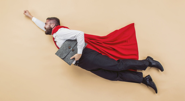 Wie Superman kam sich Geschäftsführer Waldemar Zeiler vor. Das soll sich nun ändern. Seine Mitarbeiter entscheiden jetzt zum Beispiel selbst über ihr Gehalt. Übrigens: der Herr auf dem Foto ist weder Superman noch Waldemar Zeiler.