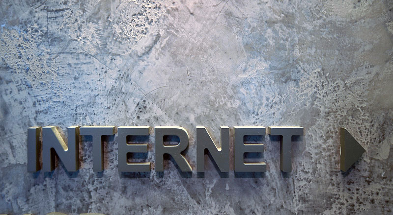 Sie wollen Ihr Unternehmen aus der Steinzeit ins Internet bringen? Dabei hilft Ihnen ein E-Commerce-Manager.