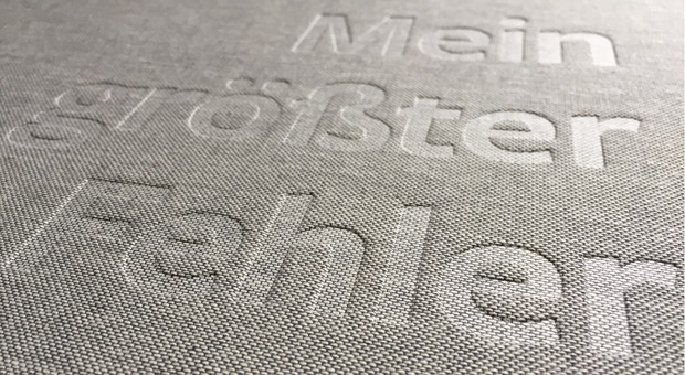 Das Buch "Mein größter Fehler" erscheint am 1.12.2016. Die erste Auflage war schon vor dem offiziellen Erscheinungstermin vergriffen.