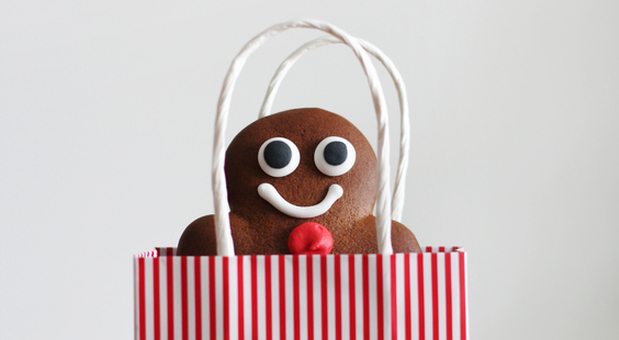 Geschenke, Steuern, Einladungen - rund um das Thema Weihnachtsfeier gibt es viele Irrtümer, auf die Sie als Arbeitgeber nicht hereinfallen sollten.