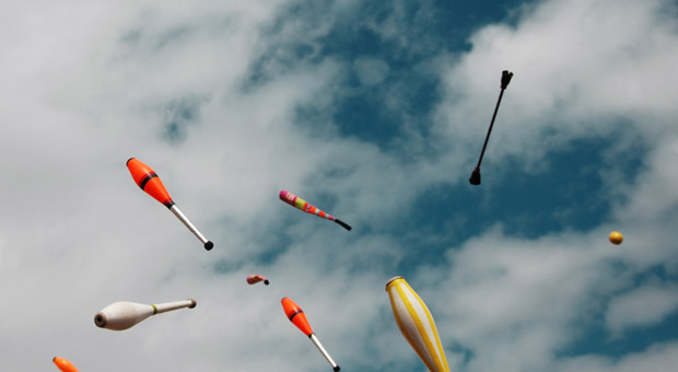 Und wer soll das ja alles auffangen? Viele Mitarbeiter wissen nicht, womit sie anfangen sollen - weil sie zu viele Aufgaben gleichzeitig erledigen sollen und Prioritäten ständig wechseln.