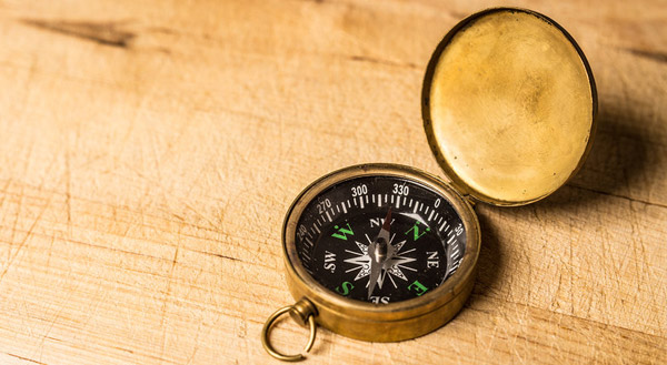 Wer die Richtung nicht kennt, wird nie ankommen. Daher lohnt es, ein Unternehmensleitbild zu erstellen. So gewinnt man nicht nur als Chef Klarheit, wo es hingehen soll: Auch die Mitarbeiter kennen das Ziel.