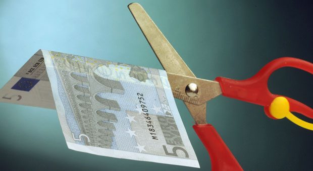 Wenn grobe Fahrlässigkeit  zu einem Schaden geführt hat, darf die Versicherung die Schadenssumme kürzen.