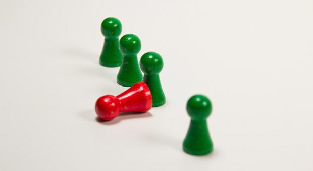 Und raus bist du? Wenn Mitarbeiter Angst vor einem Jobverlust haben, ist es besonders wichtig, dass Chefs Entscheidungen umfassend und zeitnah kommunizieren.